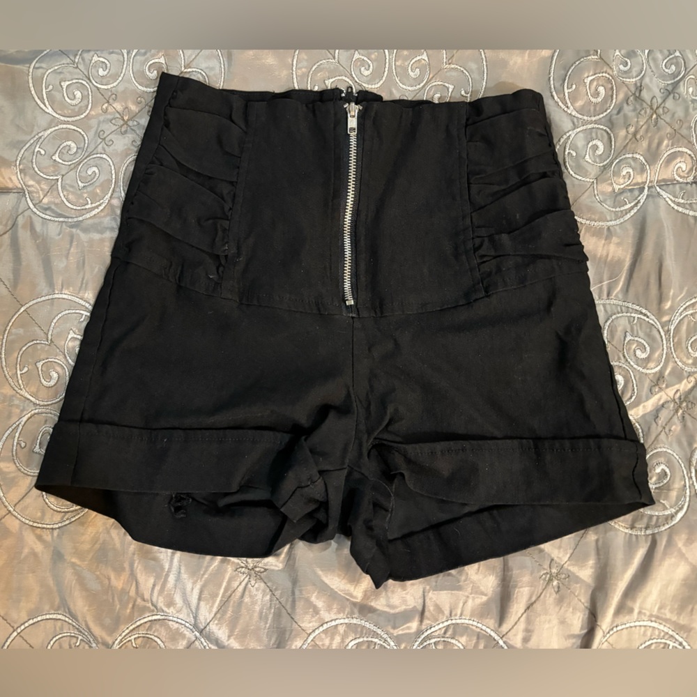 Seductions zip up bootie shorts